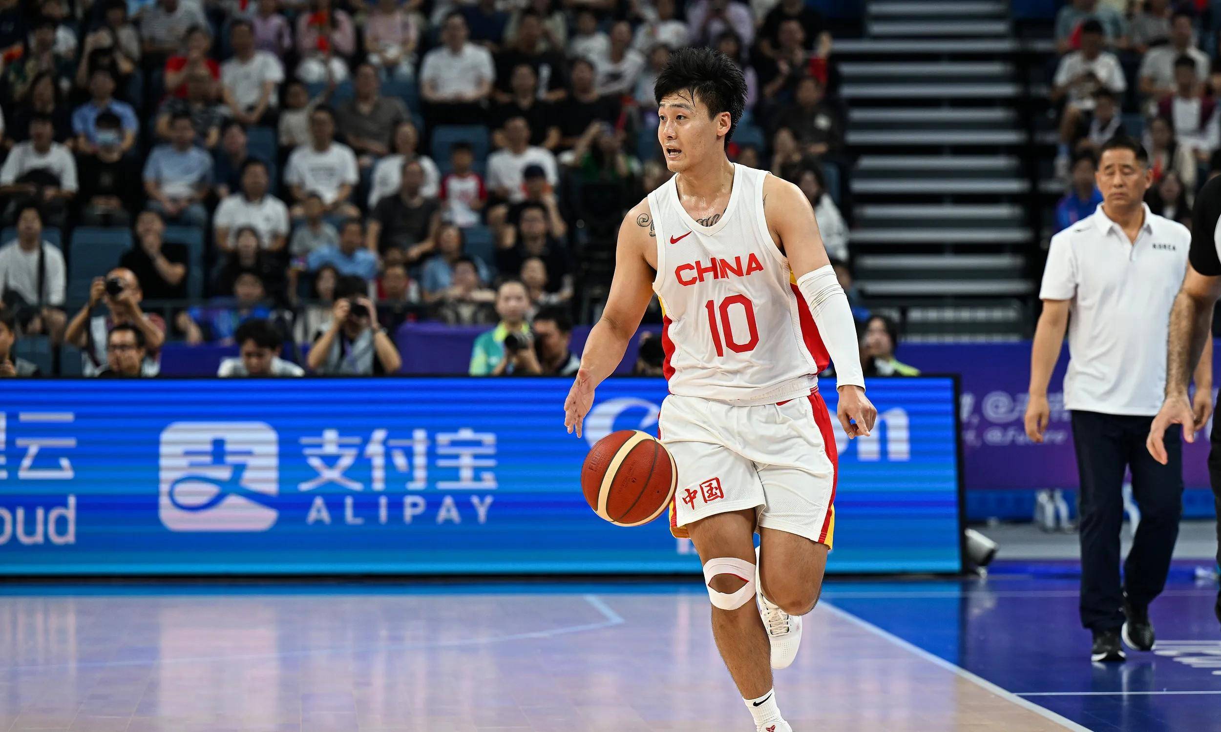 包含国际比赛日突围战来临；深圳男篮围绕NBA总决赛造点机会；底气十足；阵容厚度经受考验的词条lol赛事直播