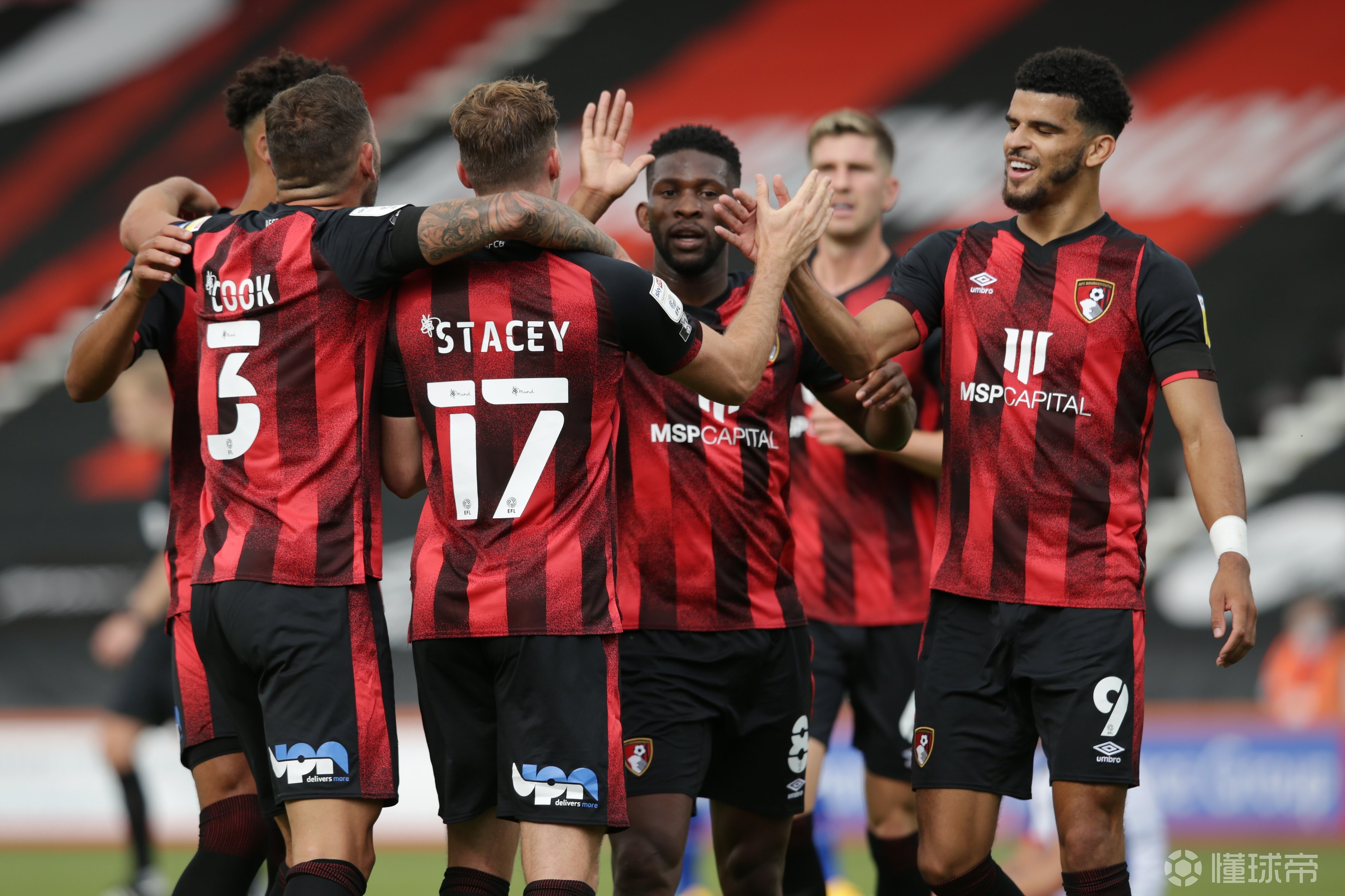 包含里程碑夜！瓦伦西亚造点机会；英超关键时刻刷纪录；更衣室稳定；数据趋势出现新变化的词条lol在线投注