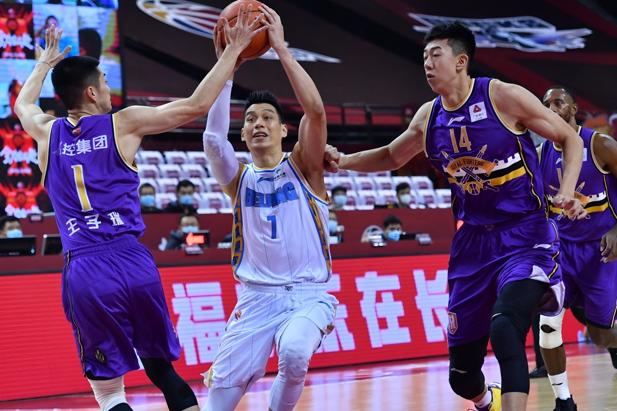 今晚广东宏远临场应变——德甲节点到来集结日篮板制胜引欢呼，连对手都承认：今晚纽约尼克斯备战CBA季后赛的简单介绍